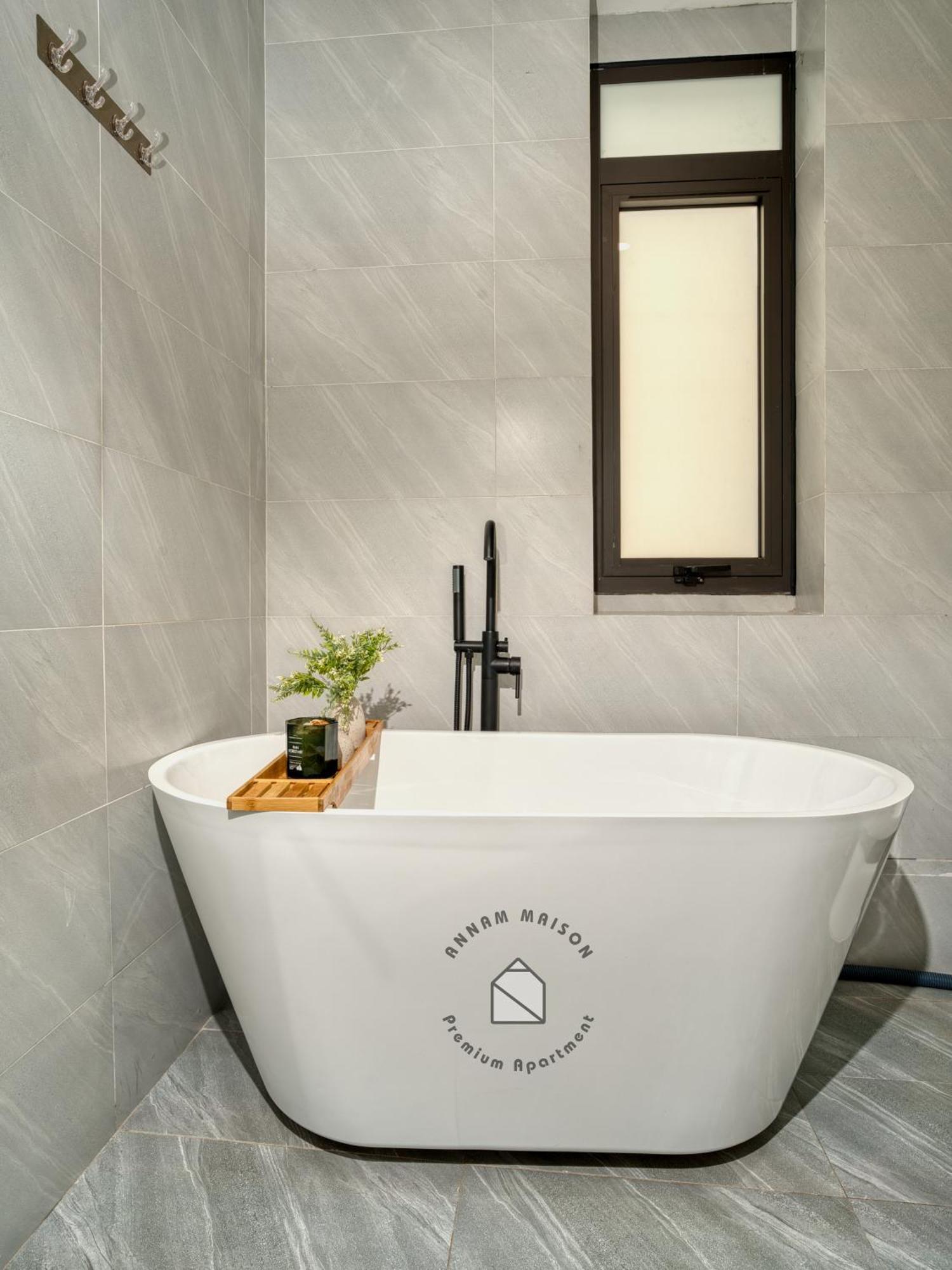 Annamwestlake - Modern - Lakeview - Apartment Hanoi