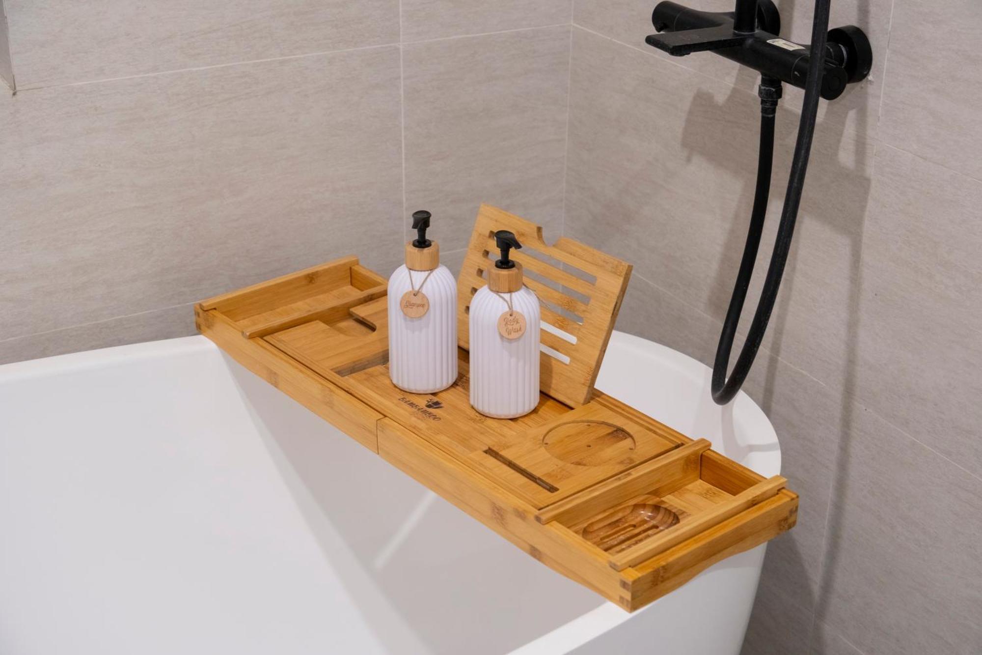 Annamwestlake - Modern - Lakeview -